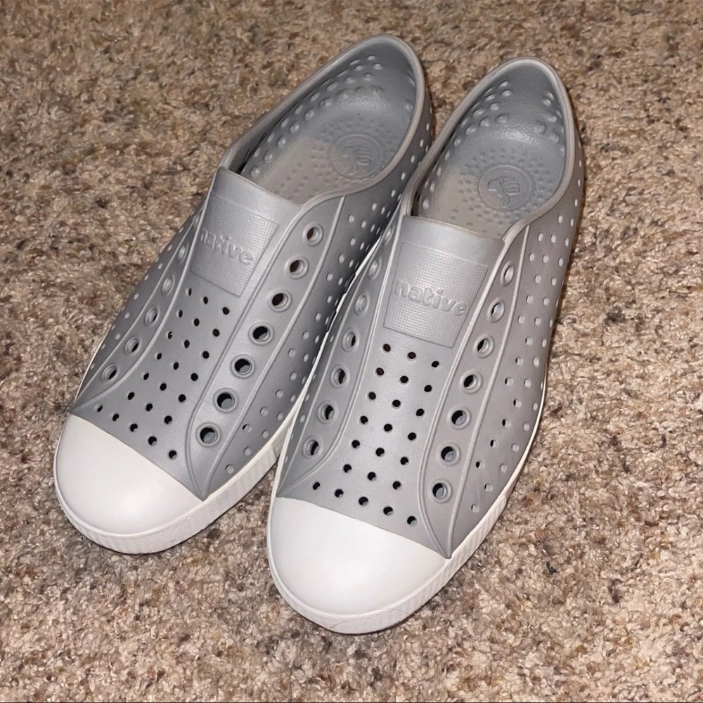 Native shoes women size 8